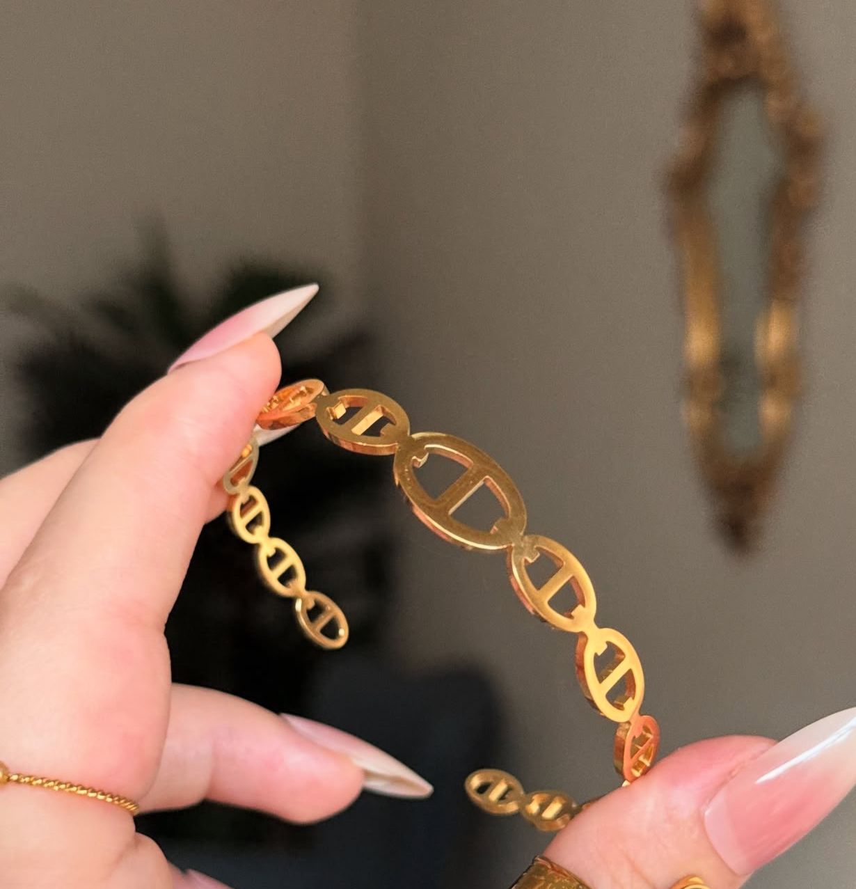 CD Handcuff